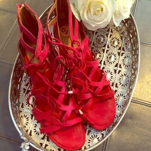 Red reaction Kenneth Cole wedges
